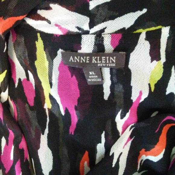 Ann Klein Abstract Pattern Top - Picture 3 of 3
